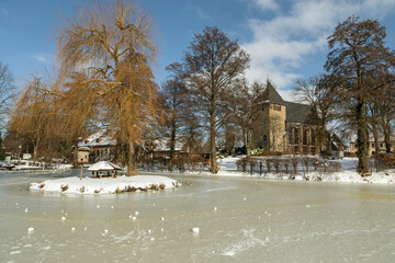 Gefrorener Mühlenteich in Schermbeck-Gahlen