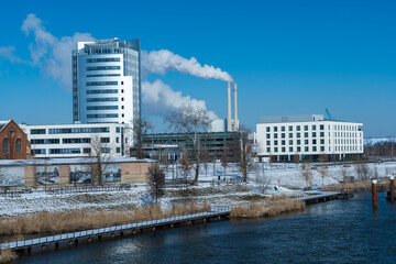Fototapeta na wymiar Industrie- und Bürogebäude in Heilbronn am Neckar