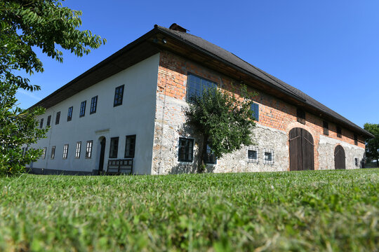 Das Haus des weltber&uuml;hmten Schriftstellers Thomas Bernhard in Ohlsdorf, &Ouml;sterreich - The house of the world famous writer Thomas Bernhard in Ohlsdorf, Austria
