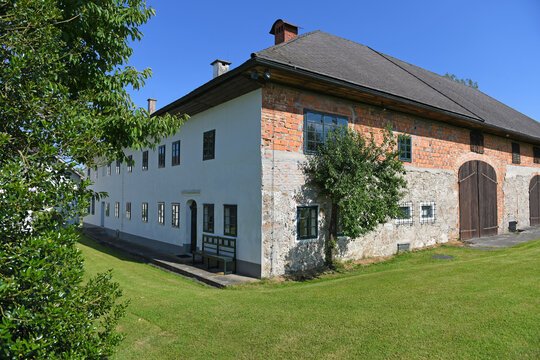 Das Haus des weltber&uuml;hmten Schriftstellers Thomas Bernhard in Ohlsdorf, &Ouml;sterreich - The house of the world famous writer Thomas Bernhard in Ohlsdorf, Austria