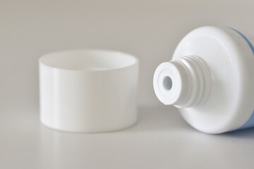 ハンドクリームのチューブ