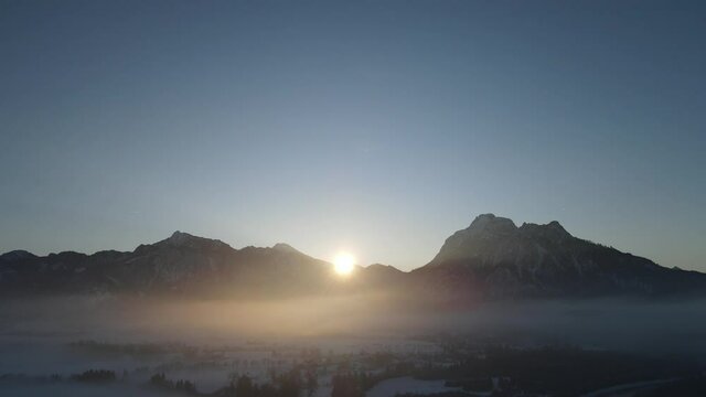 Majest&auml;tische Schneelandschaften und frostige Bergwelten