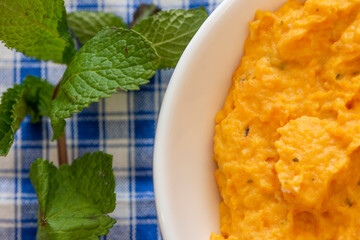 Sweet, mashed potatoes with mint 