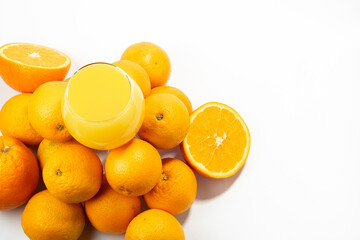 fresh orange juice and oranges healthy food
