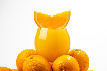 fresh orange juice and oranges healthy food