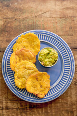 Patacon con Guacamole