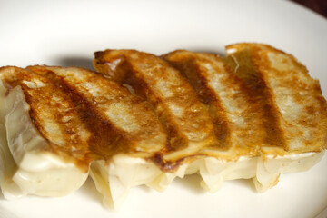 おいしそうな中華料理の焼き餃子