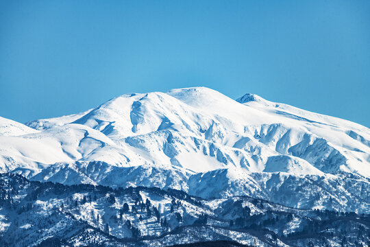 Fototapeta 雪の白山 遠景