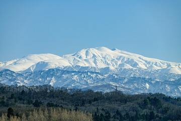 Fototapeta premium 雪の白山 遠望