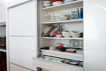 キッチン　食器収納ケース