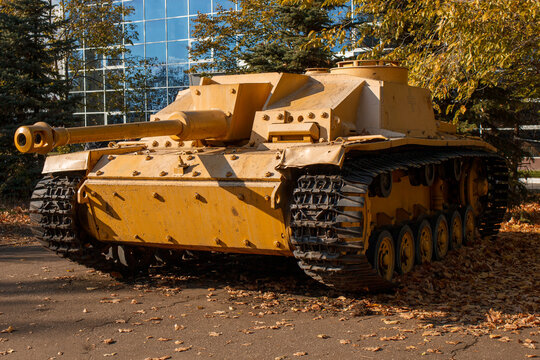 Russia, Saratov, Sokolovaya Gora, Victory Park, yellow painted German tank destroyer StuG III Ausf.G