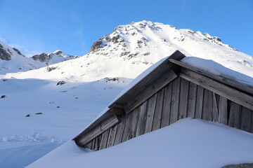 Tatry zimą, bacówka w Tatrach, chatka w górach
