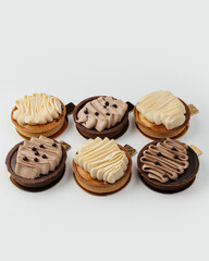 Tartlet with meringue and cream