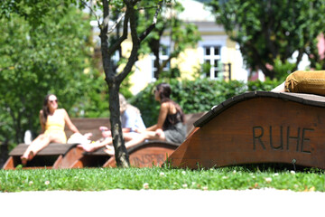 Ruheliege in Bad Ischl, Salzkammergut, Oberösterreich, Österreich, Europa - Relaxation lounger in...