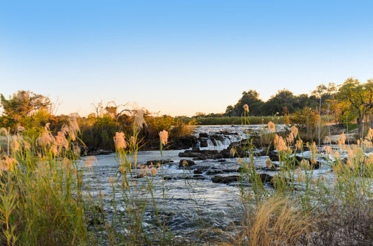 Popaf&auml;lle in Namibia im Abendlicht - Caprivi Streifen Afrika / Popa Falls in Namibia in the evening light - Caprivi Strip Africa