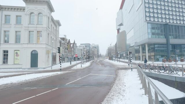sneeuw op utrecht station, snow on utrecht station , a lot of footage form my production company, you can look it up under the name Geek Production.