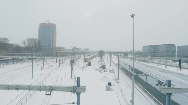 sneeuw op utrecht station, snow on utrecht station , a lot of footage form my production company, you can look it up under the name Geek Production.