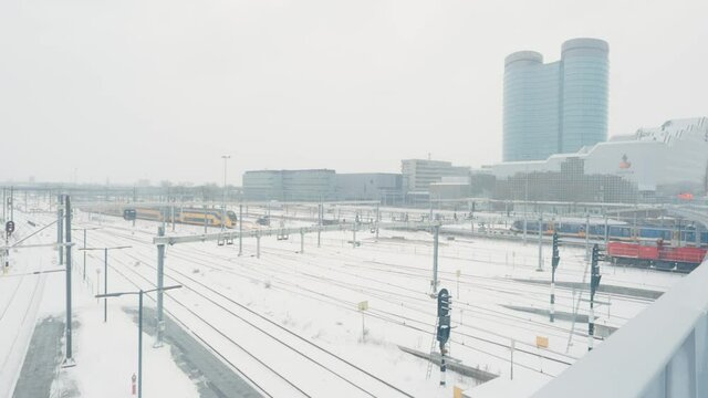sneeuw op utrecht station, snow on utrecht station , a lot of footage form my production company, you can look it up under the name Geek Production.