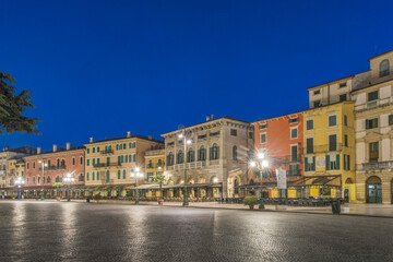 Fototapeta na wymiar Italy, Verona. Piazza Bro dawn