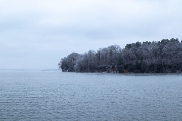 Joe Wheeler lake at the state park overlooking water, waves, and mountains with trees and snow