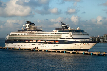 Obraz na płótnie Canvas Cozumel Island Cruise Ship At Dusk