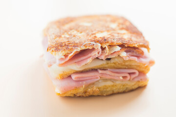 Sandwich monte cristo raspberry front view