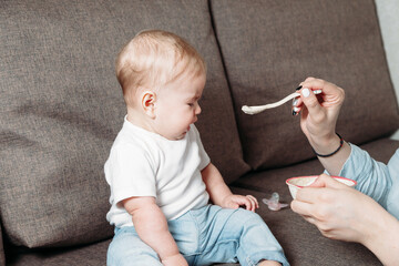 .baby refuse to eat food and crying over feeding time