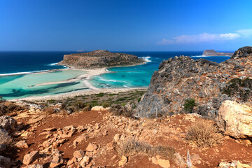 Fototapeta na wymiar Widok na lagunę Balos na greckiej wyspie, Kreta