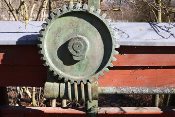 Old mechanism with a cogwheel and a worm gear