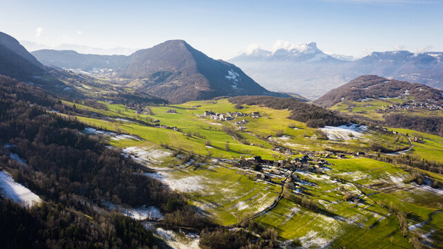 Massif des Bauges au printemps, Savoie, Alpes, France