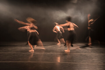 The abstract movement of the dance © Edson Campolina