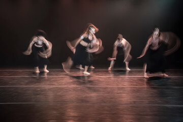 The abstract movement of the dance © Edson Campolina