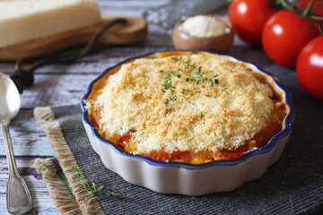 Tomato crumble with aromatic herbs and parmesan cheese - 415922739