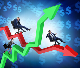 Obraz premium Growth and decline concept with businessmen