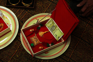 Golden gewellery set opened box gifted to bride in Indian wedding with currency notes
