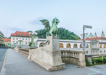 Slovenia, Ljubljana, Dragon Bridge at dawn - obrazy, fototapety, plakaty