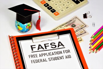 FAFSA. Free application for federal student aid. Text label in the planning folder. Financial assistance in the form of grants, loans and funds for work and study. - obrazy, fototapety, plakaty