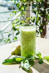 smoothie with mint and pear