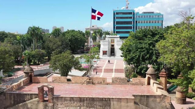 altar de la patria, bandera en alto, republica dominicana