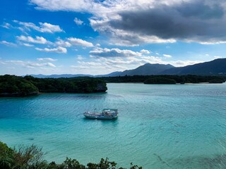 Fototapeta na wymiar 沖縄県石垣島の川平湾の美しい風景