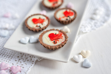 heart love valentin wedding tartlets  chocolate cake 