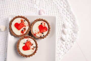 heart love valentin wedding tartlets  chocolate cake 