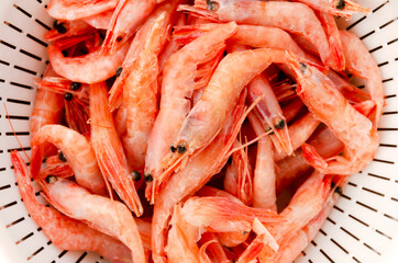 解凍下処理した小エビ