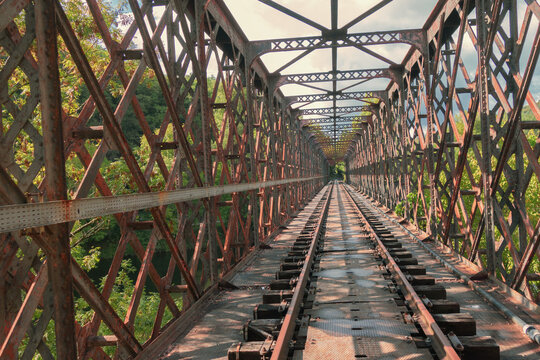 Anciennes lignes ferroviaires