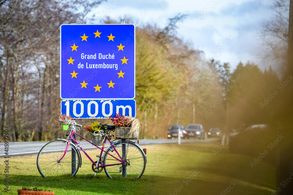 Wall mural Europe frontiere politique union europeen Grand duché Luxembourg velo ecologie