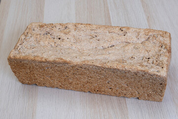 Selbstgebackenes Dinkelvollkornbrot