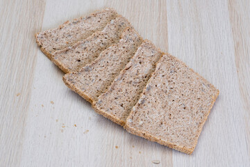 Brotscheiben vom Dinkelvollkornbrot