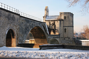 pont sous la neige