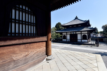 妙心寺　仏殿から経蔵を望む　京都市