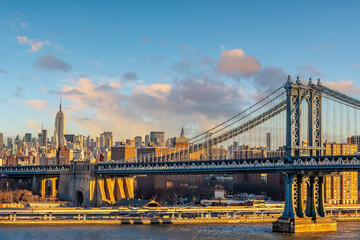 Manhattan bridge with Manhattan city skyline